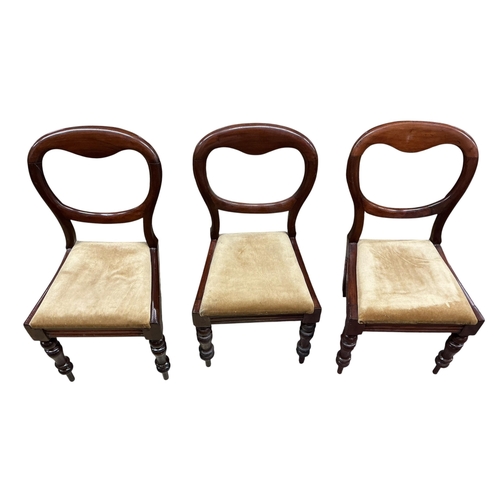 2062 - A set of six Victorian mahogany balloon back dining chairs, width 45cm, depth 42cm, height 85cm... 
