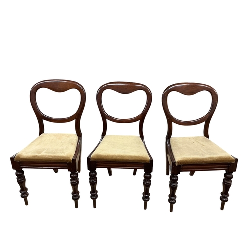 2062 - A set of six Victorian mahogany balloon back dining chairs, width 45cm, depth 42cm, height 85cm... 