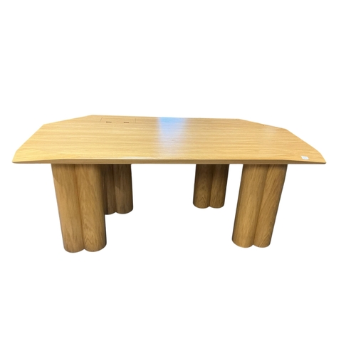2064 - An Amelia Carter light oak bespoke desk, width 180cm, depth 90cm, height 77cm