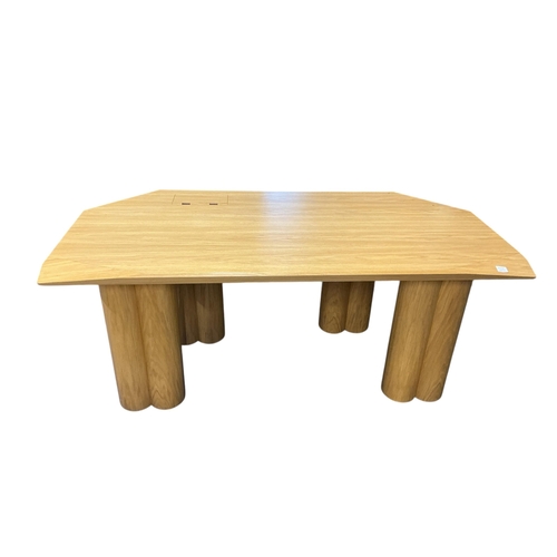 2064 - An Amelia Carter light oak bespoke desk, width 180cm, depth 90cm, height 77cm