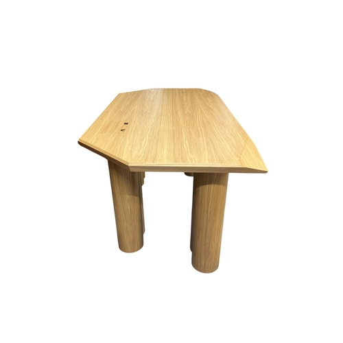 2064 - An Amelia Carter light oak bespoke desk, width 180cm, depth 90cm, height 77cm