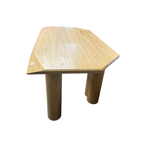 2064 - An Amelia Carter light oak bespoke desk, width 180cm, depth 90cm, height 77cm