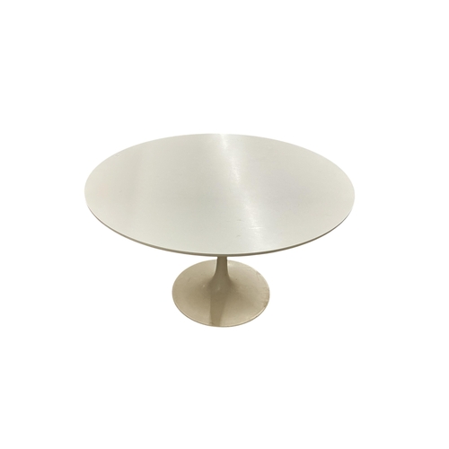 2101 - An Arkana Tulip table, diameter 121cm, height 72cm and four chairs