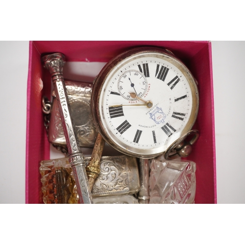 2826 - A small group of assorted collectable silver and other items, to include three vesta cases, three mo... 