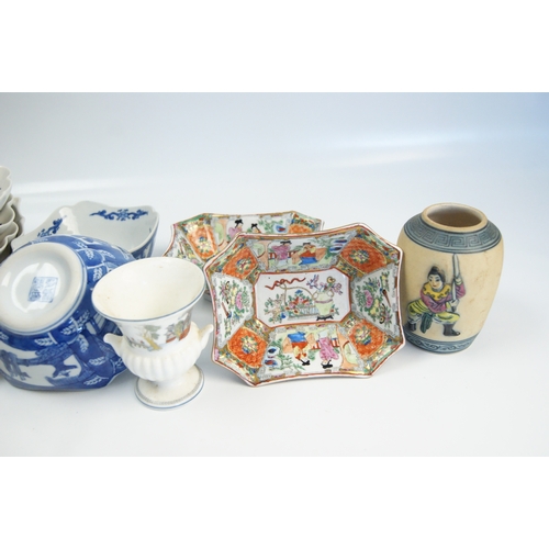 75 - An Assortment of Chinese and Japanese Porcelain ItemsAn assortment of Chinese and Japanese porcela... 