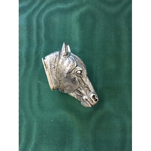 39 - A silver plated vesta case,
in the form of a horse's head -