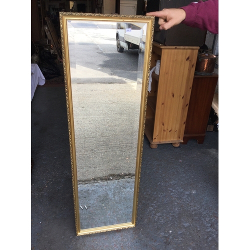 305 - An oval wall mirror
and another rectangular wall mirror (2) -