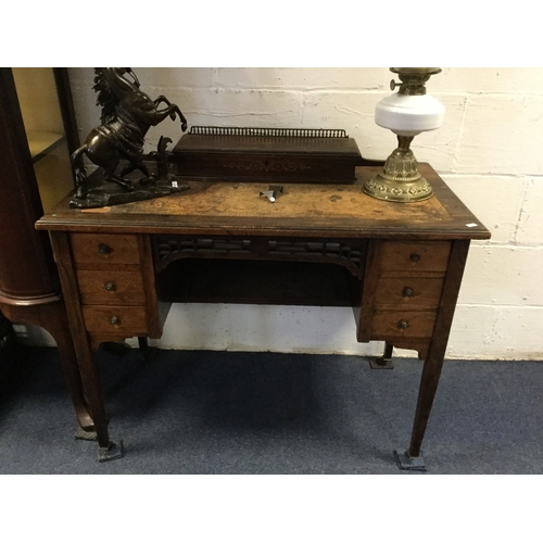 354 - An Edwardian inlaid lady's writing table,
with lift top compartment, fitted with six small drawers o... 
