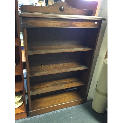 388 - An oak open bookcase,
with fixed shelves -