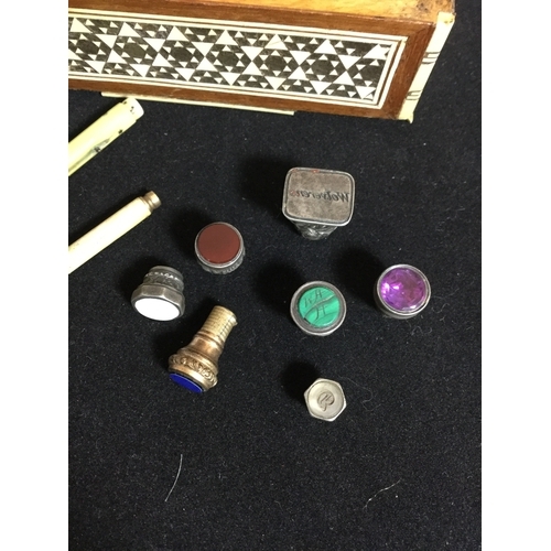 1 - A mixed lot, 
to include inlaid box, Morden fob pencil, silver backed brush, pocket knives, reversib... 