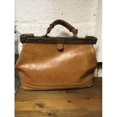 211 - A vintage hadbag, 
with brass locks and single handle -