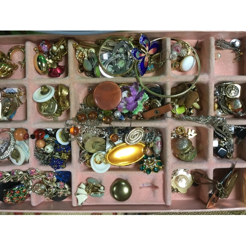 7 - A large quantity of mostly modern costume jewellery -