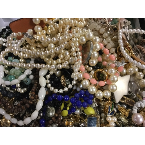 7 - A large quantity of mostly modern costume jewellery -