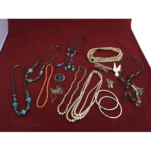 40 - A pair of silver bangles, 
assorted bead necklaces and costume jewellery -