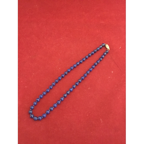 42 - A uniform row of lapis lazuli beads, 
to 9ct gold clasp -