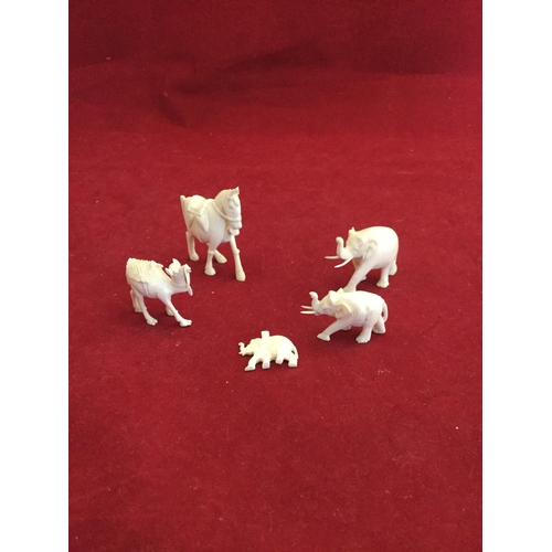 86 - A group of early 20th century miniature carved ivory animals, together with an early 20th century ca... 