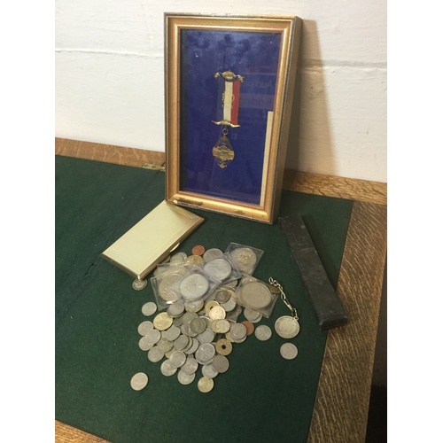 4 - An RAOB donor medal and a small quantity of coins and other items -