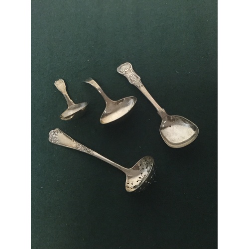 34 - A small group of silver, comprising a caddy spoon, William Eley & William Fearn, London 1803, anothe... 