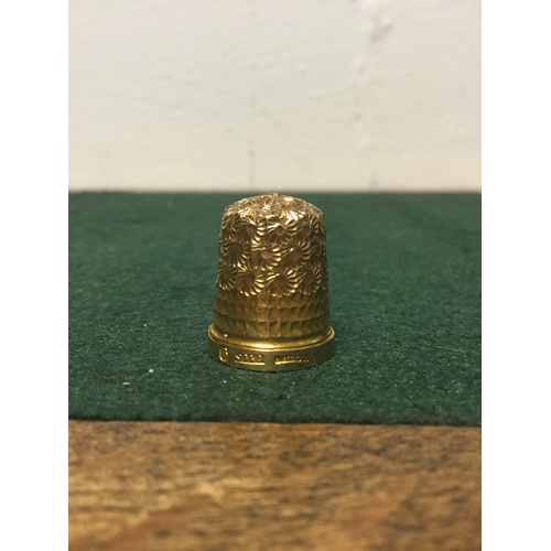 36 - A 9ct gold thimble -