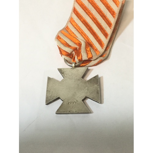 89 - Militaria: A WW2 Dutch Air Force/Airman's Flying Cross medal and ribbon (stamped Silver and believed... 