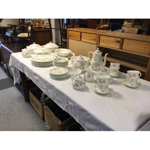 117 - An extensive Wedgwood 'Cottage Rose' dinner service -