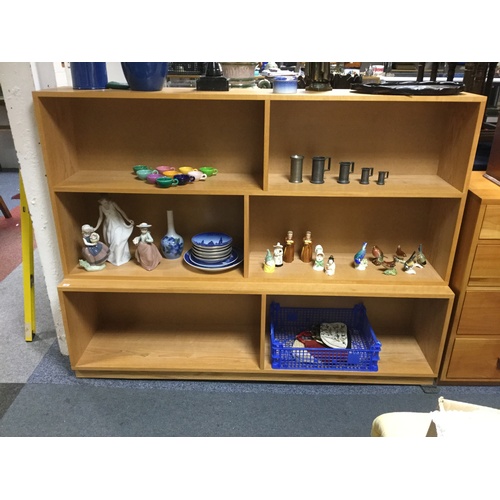 324 - A modern light oak finish open bookcase/display -