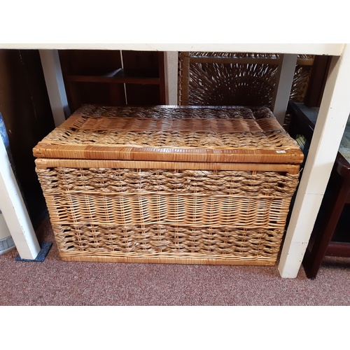 302 - A wicker trunk -