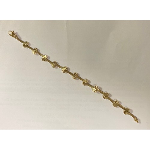 12 - A 9ct gold fancy link bracelet -