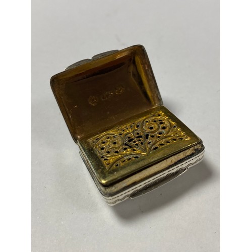 48 - A William IV silver vinaigrette, Thomas Shaw, Birmingham 1831, the cover with floral engraving -