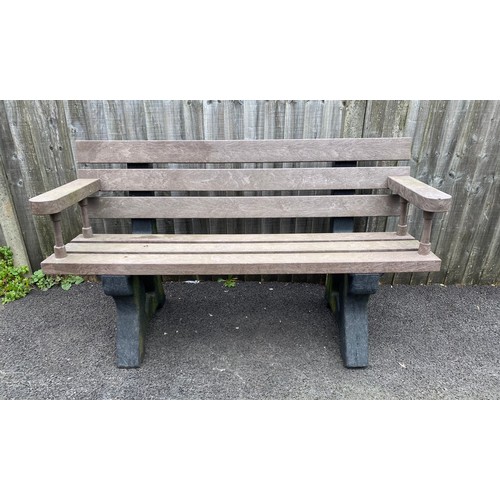 393 - A recycled plastic garden bench -