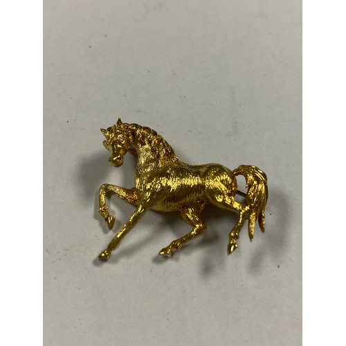 20 - An 18ct gold brooch, designed as a horse, stamped 750 -