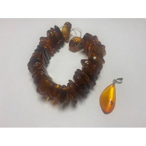 21 - An amber bead bracelet (needs re-stringing), together with an amber pendant (2) -