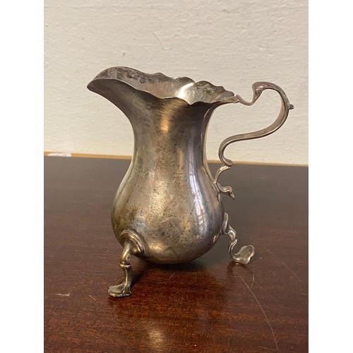 43 - An early 20th century silver cream jug, Chester 1917, in the Georgian taste -