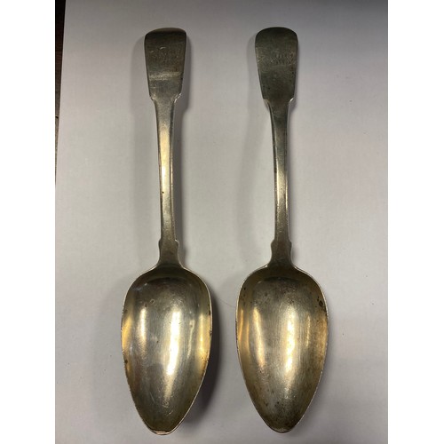 92 - A pair of George III silver tablespoons, London 1815 -