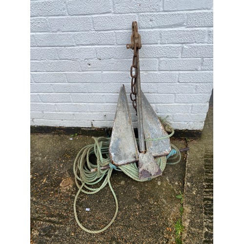 448 - An anchor,
with rope -