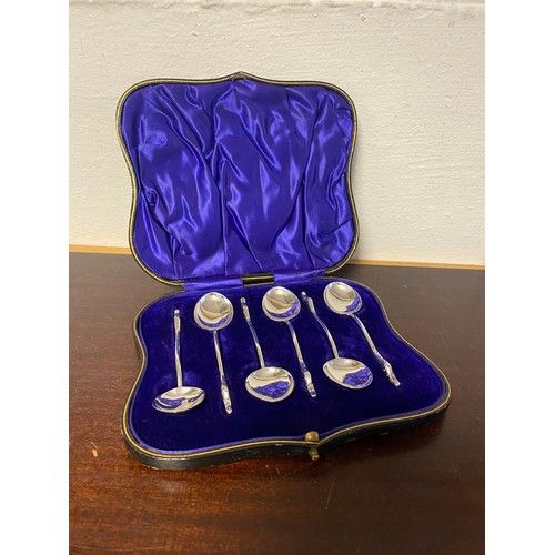 15 - A cased set of six silver spoons, William Hutton & Sons Birmingham 1913, the handle of each modelled... 