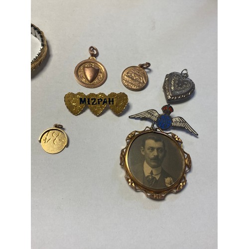 50 - A 9ct gold 'MIZPAH' brooch, together with a 9ct fob, photo locket, HMS Victory medallion, silver loc... 