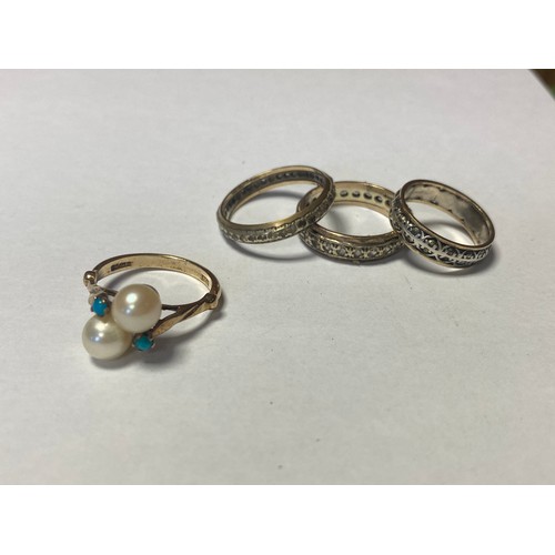 52 - A 9ct gold ring, set with two pearls and two turquoise cabochons, in a twist design, together with t... 