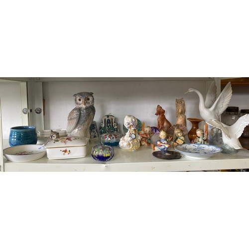 77 - A mixed lot of china and glass, to include Hummel candlesticks, Strathearn paperweights, Nao owls et... 