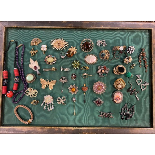 14 - A mixed lot of jewellery items, including vintage paste buckle, alpaca necklace, beads etc -