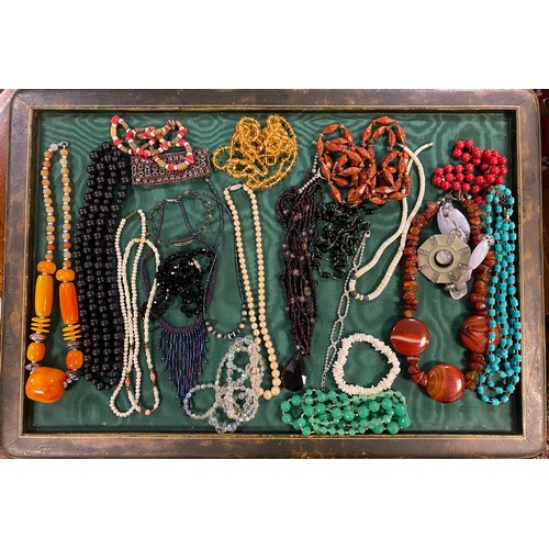 14 - A mixed lot of jewellery items, including vintage paste buckle, alpaca necklace, beads etc -