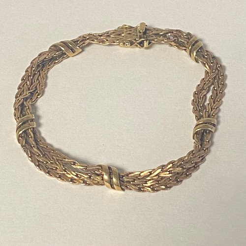 22 - A 9ct gold fancy link bracelet -