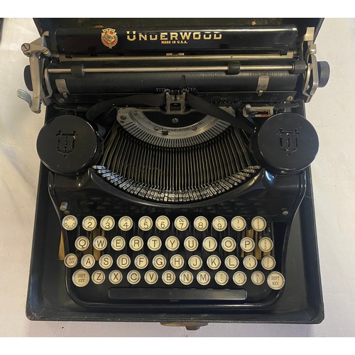 208 - A vintage Underwood typewriter -