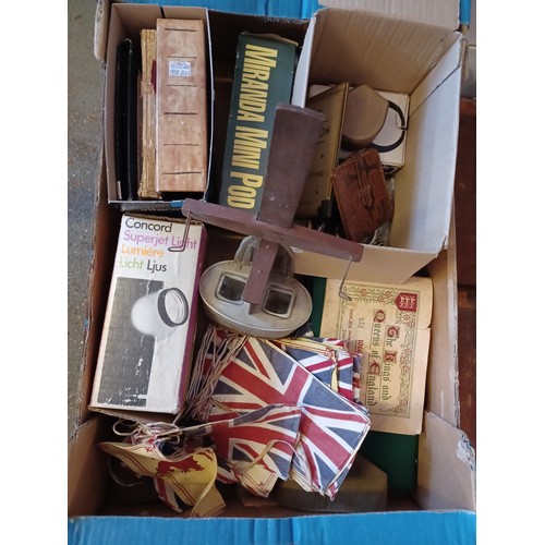 214 - A mixed lot to include stereoscopic viewer, postcards, badges etc -