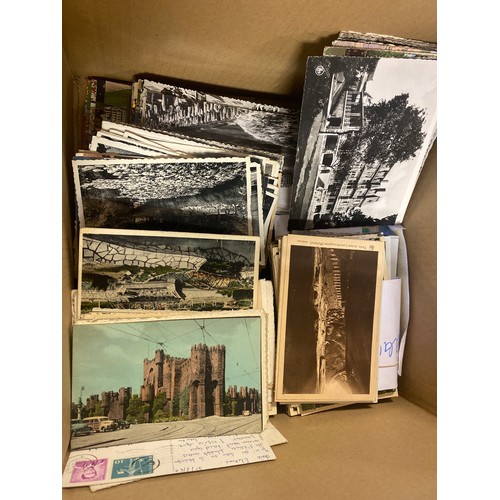 241 - Postcards: a quantity of mostly European postcards -