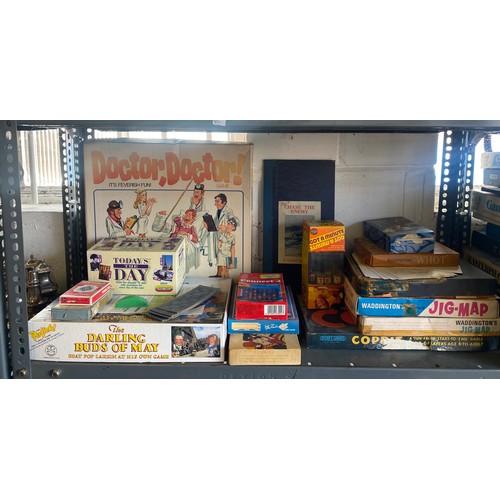 234 - A quantity of vintage games, puzzles etc -