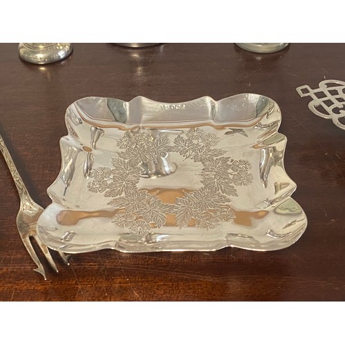 5 - A mid century silver dish, Sheffield 1959, with shaped outline and engraved with floral decoration, ... 