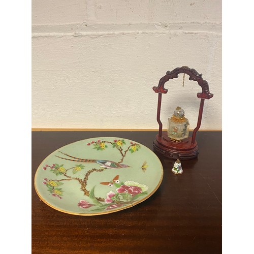 103 - A Chinese snuff bottle on stand and a famille rose enamelled plate -