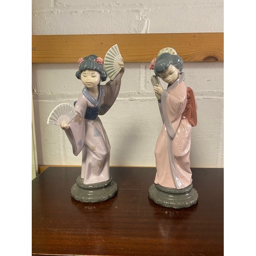 132 - A pair of Lladro figurines -