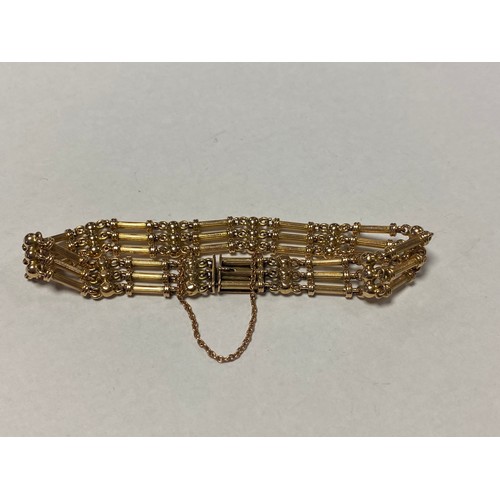 65 - A 15ct gold gate style bracelet, with inscription on clasp dated Nov 11th 1918 -